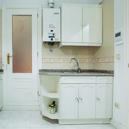 Centrico Junto Estacion Tren Y Autobus San Sebastián